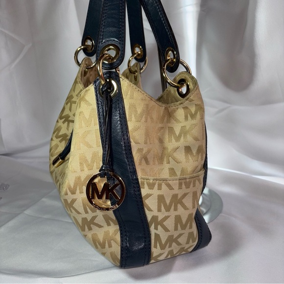 Michael Kors Ludlow Lrg Signature Satchel Bag Drawstring - Picture 4 of 13